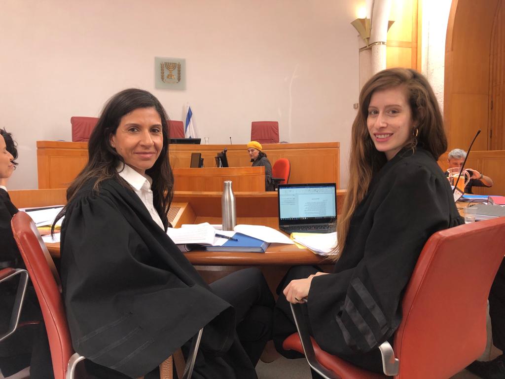 עורכות הדין מטעם אדם טבע ודין, עו"ד בר רוזוב ועו"ד מירב עבאדי, מייצגות את הארגון בעתירה שהגשנו