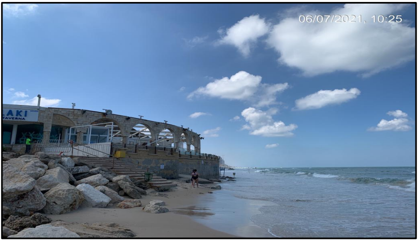 הבינוי בחוף בלו-ביי בנתניה מונע מעבר רגלי בזמנים בהם מפלס פני הים גבוה